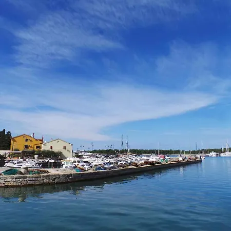 Apartment Studio In Starigrad-Paklenica 6776 *