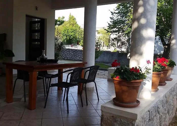 In Starigrad-paklenica 6776 דירה סטאריגרד-פקלניצה